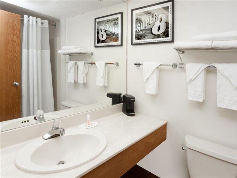 Super 8 By Wyndham Stevensville St Joseph Bagian luar foto