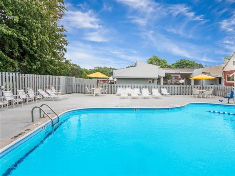 Super 8 By Wyndham Stevensville St Joseph Bagian luar foto
