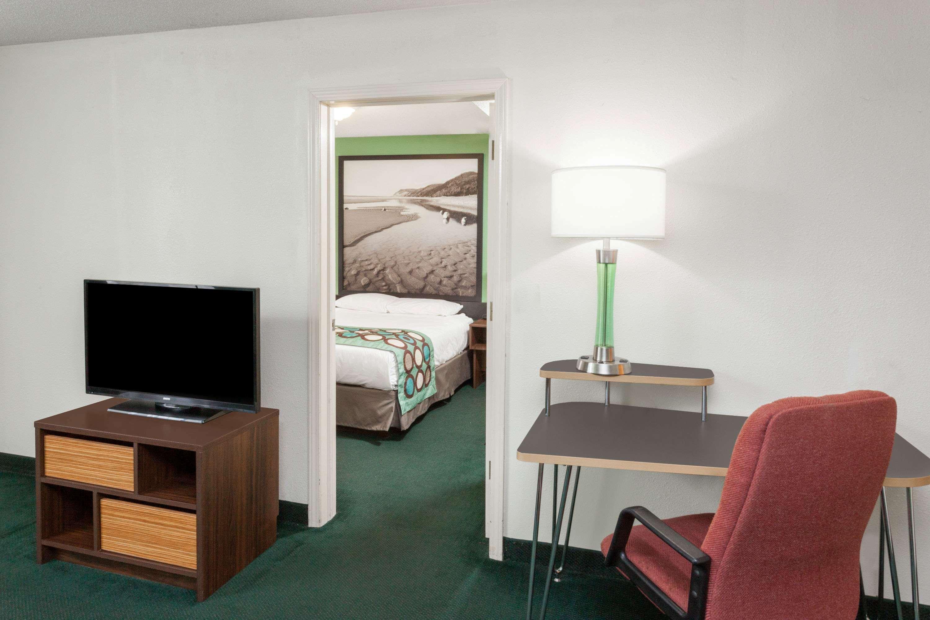 Super 8 By Wyndham Stevensville St Joseph Bagian luar foto