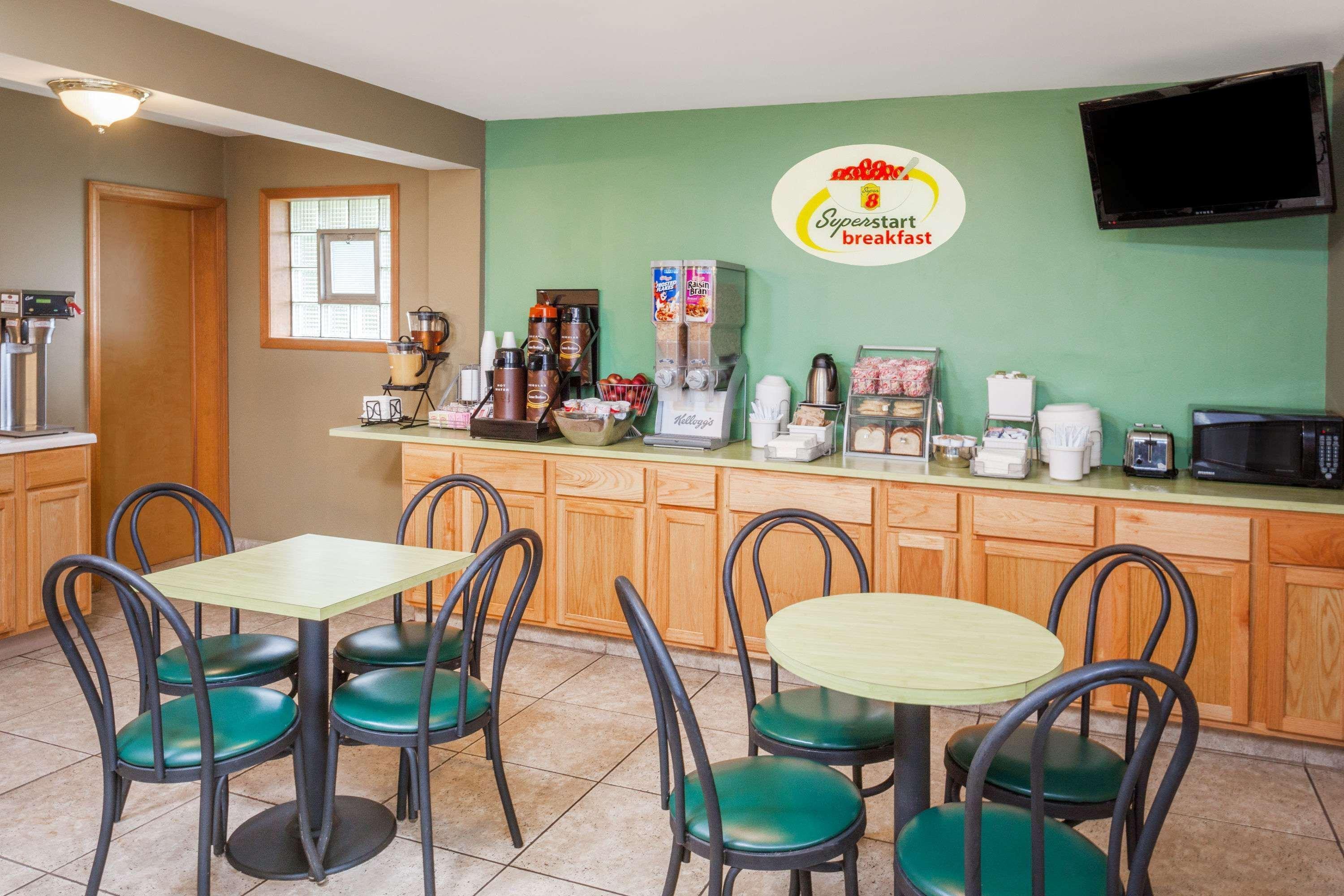 Super 8 By Wyndham Stevensville St Joseph Bagian luar foto