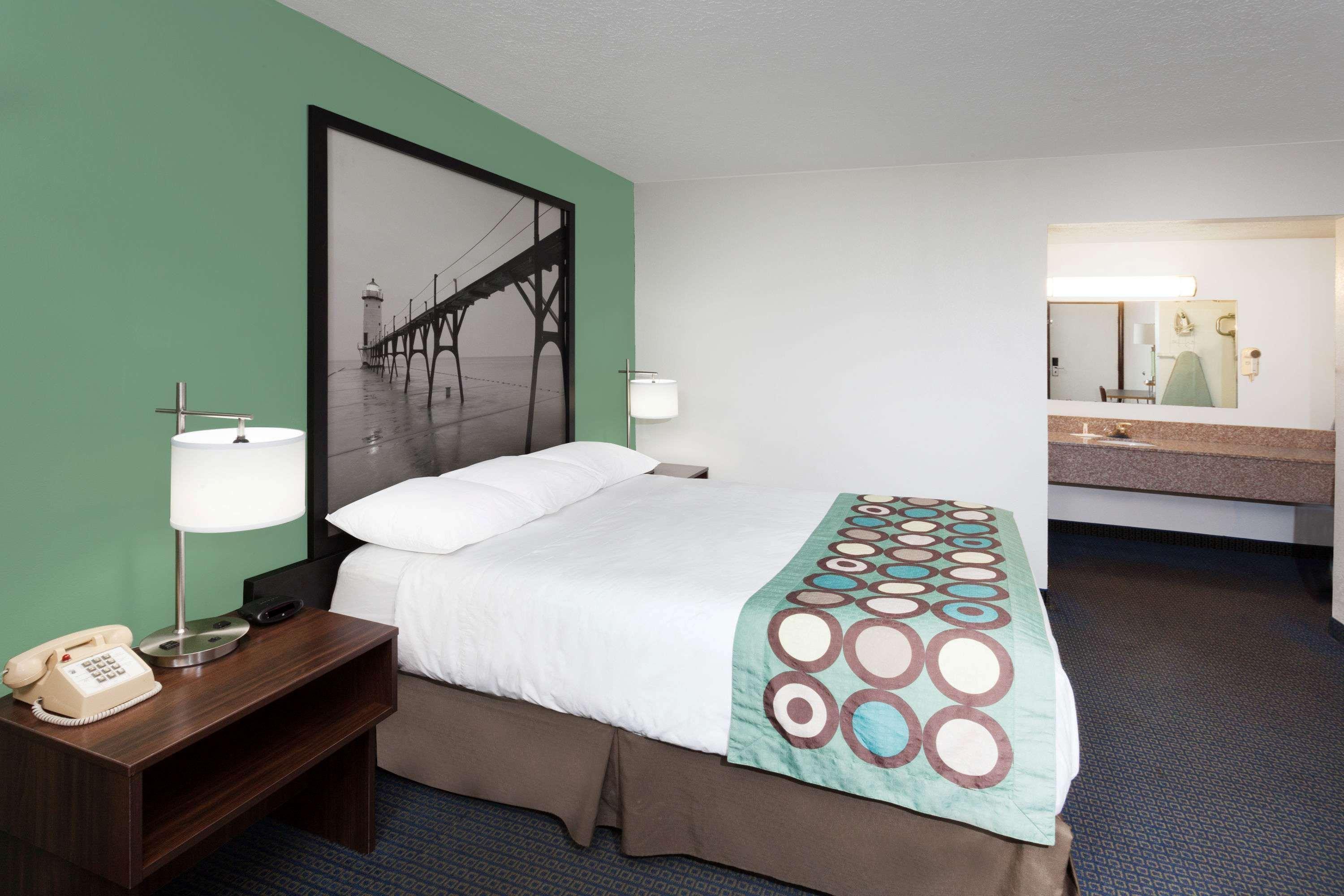Super 8 By Wyndham Stevensville St Joseph Bagian luar foto