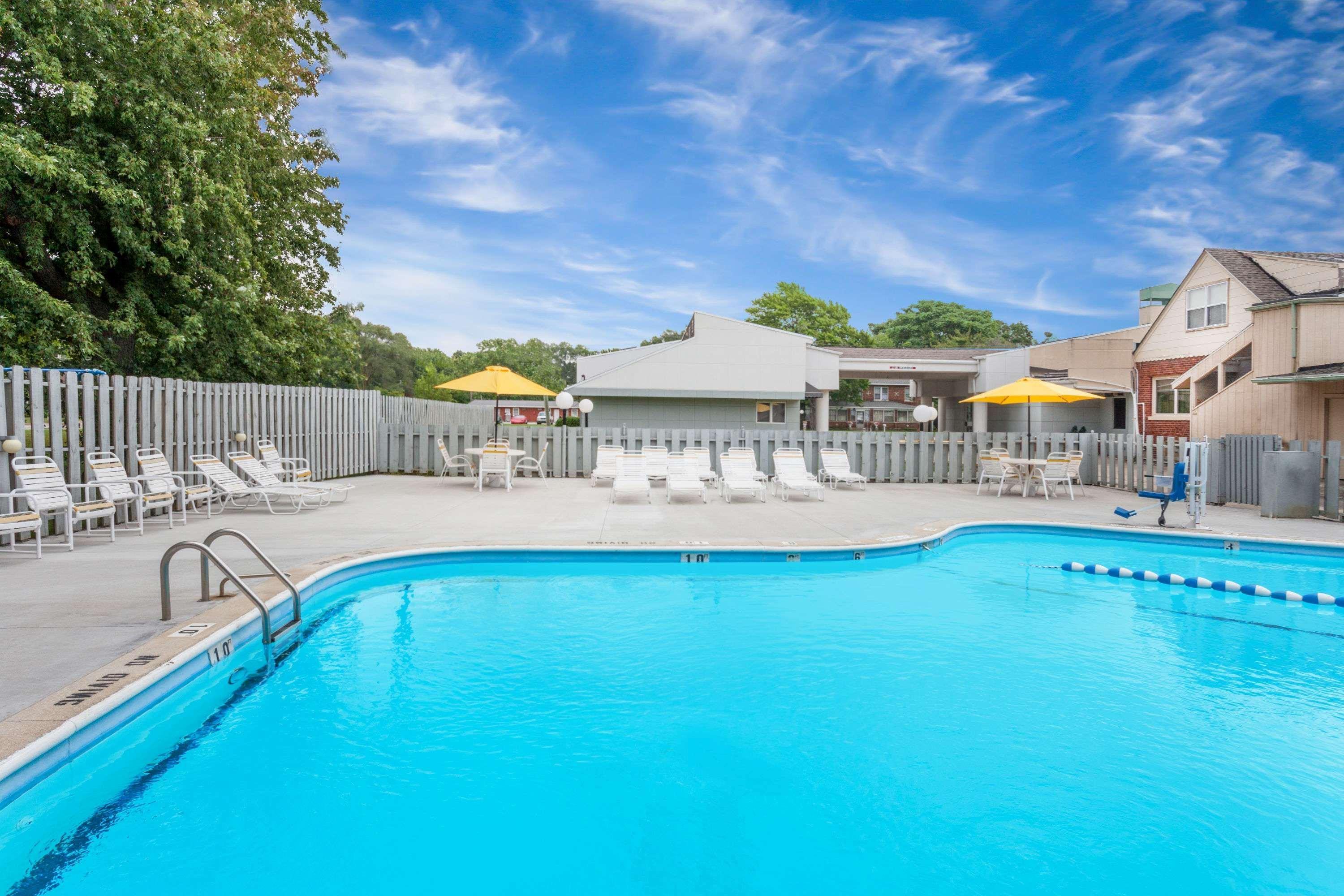 Super 8 By Wyndham Stevensville St Joseph Bagian luar foto