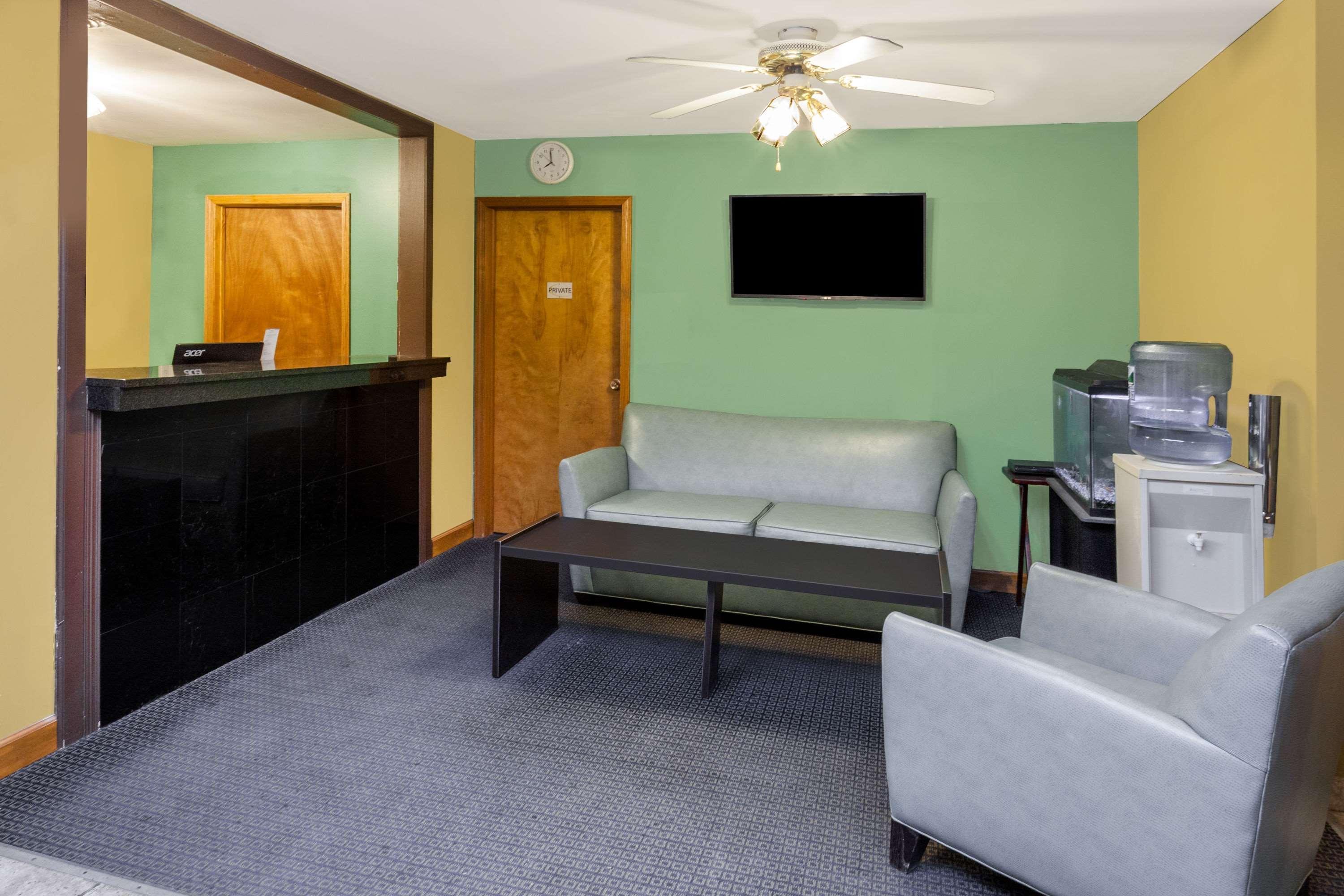 Super 8 By Wyndham Stevensville St Joseph Bagian luar foto