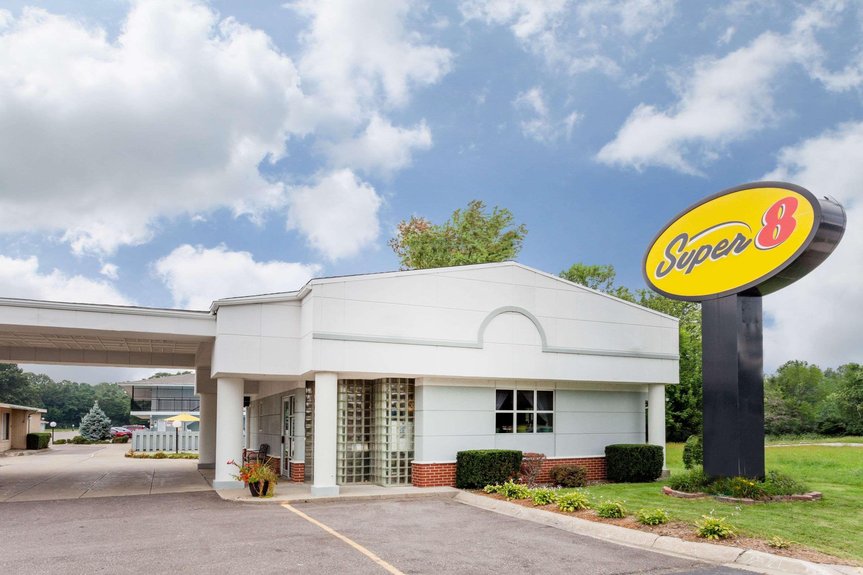 Super 8 By Wyndham Stevensville St Joseph Bagian luar foto