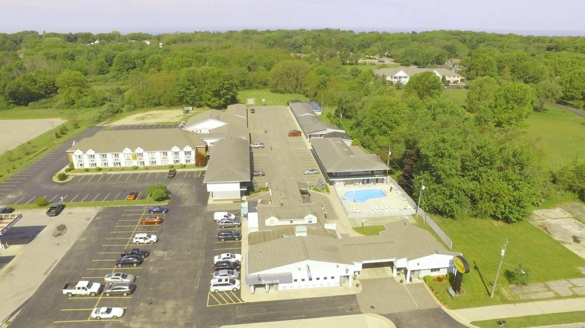Super 8 By Wyndham Stevensville St Joseph Bagian luar foto
